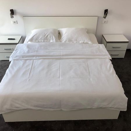 Casa Galbena Bed and Breakfast Arbore Εξωτερικό φωτογραφία